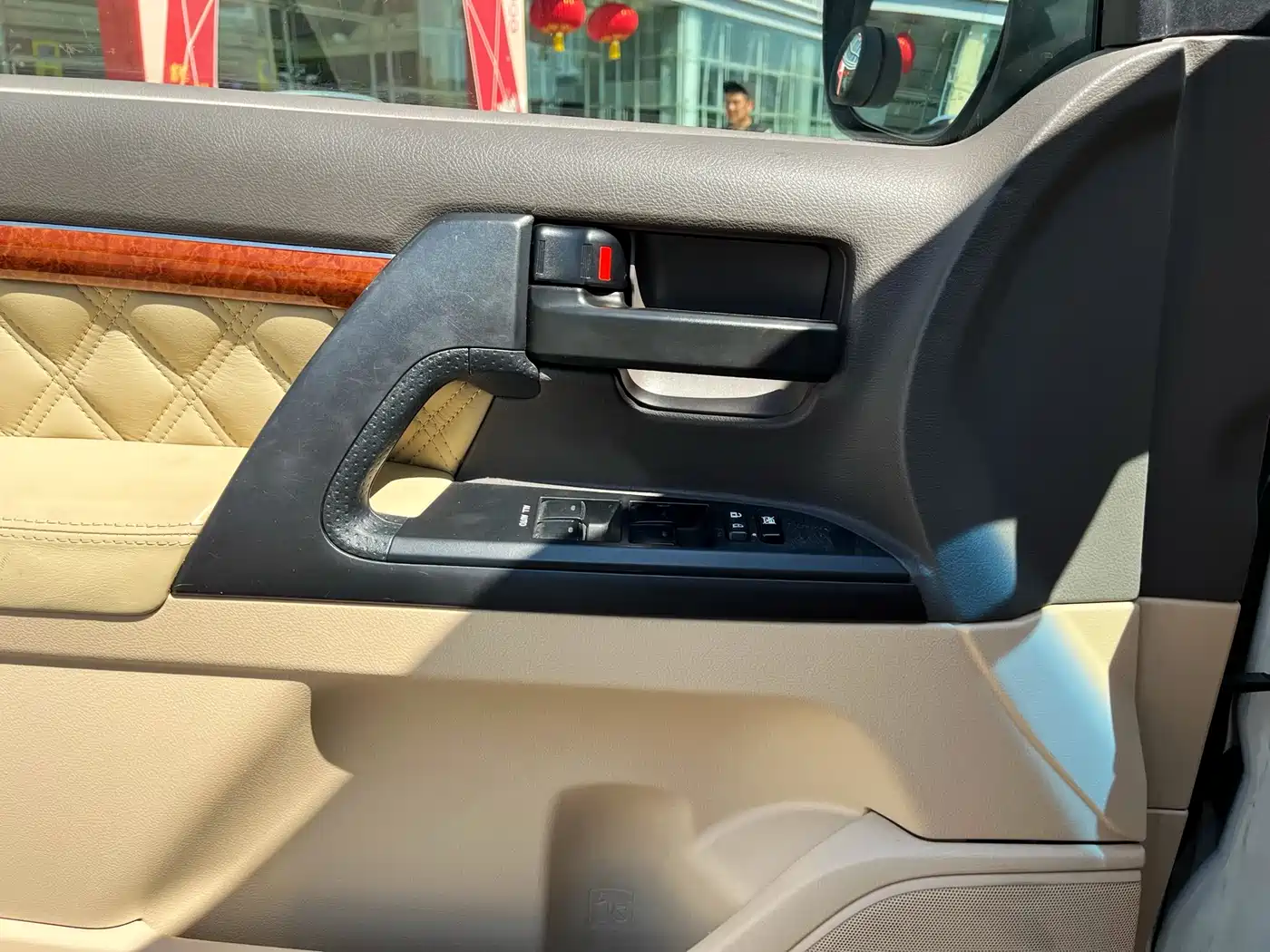 Toyota Land Cruiser (Import) 2015 4.6L V8 Middle East Limited Edition фото 13