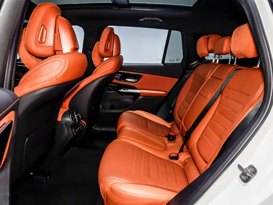 Photo 10 - Mercedes-Benz GLC