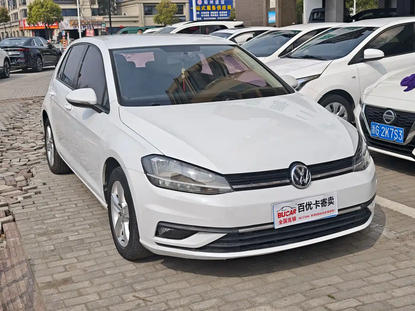 VOLKSWAGEN GOLF