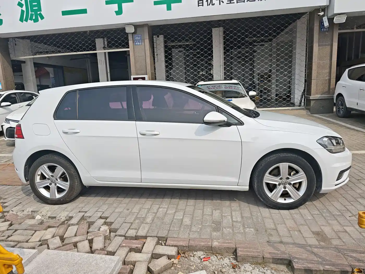 VOLKSWAGEN GOLF