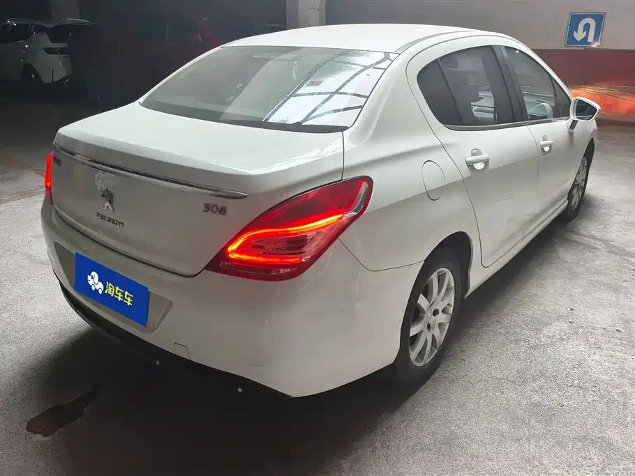 Peugeot 308 2013 Model 1.6L Automatic Superior Style фото 3