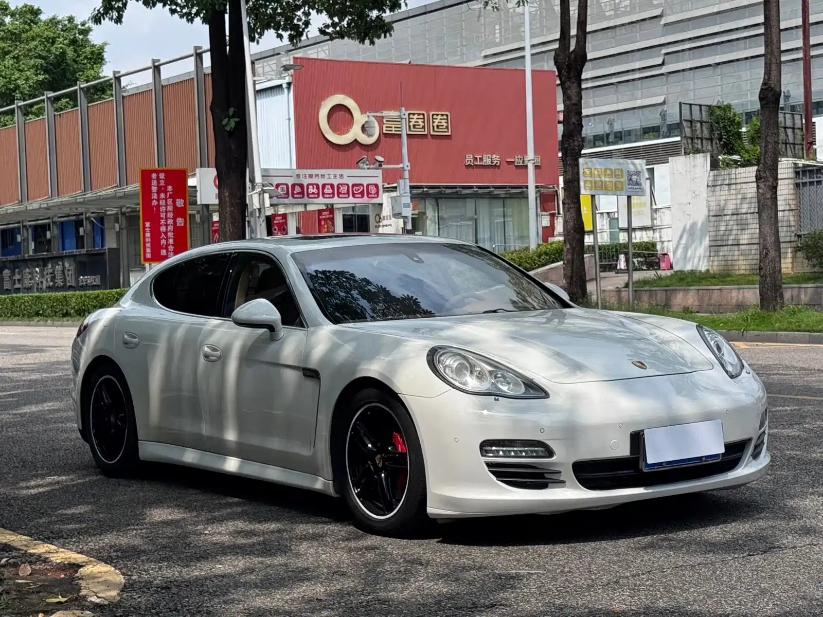 Фото 3 - Porsche Panamera