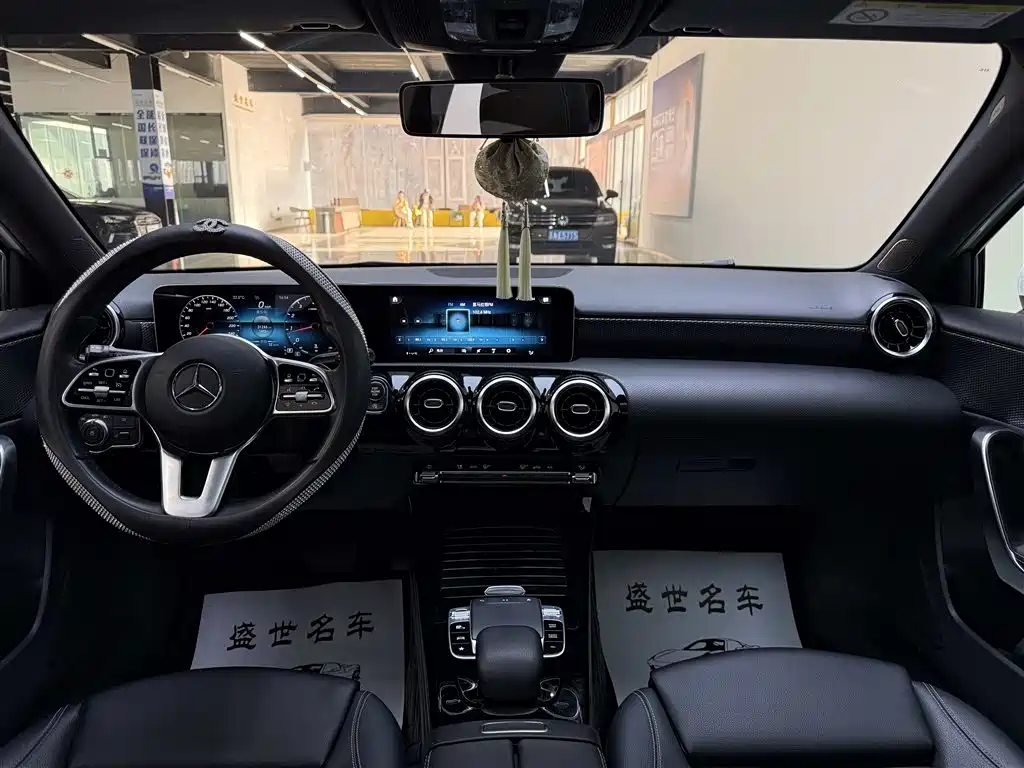 Mercedes-Benz A-Class (Import) 2019 A 200 Dynamic Version фото 7
