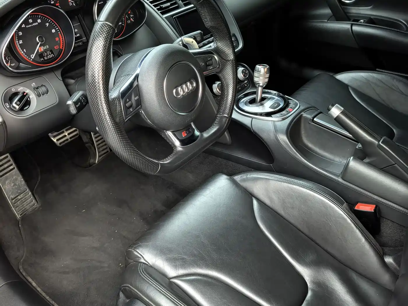 Audi R8 2014 5.2 FSI quattro фото 19