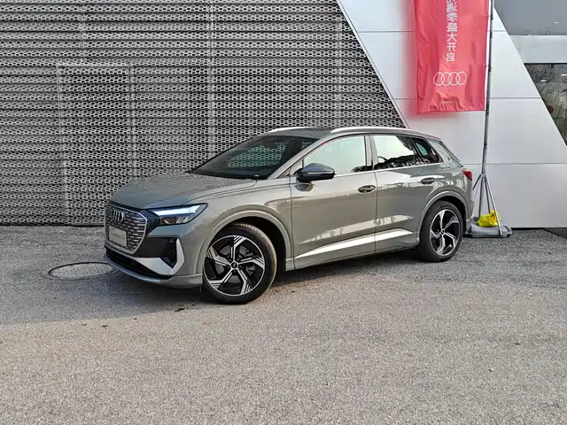 AUDI Q4 E TRON