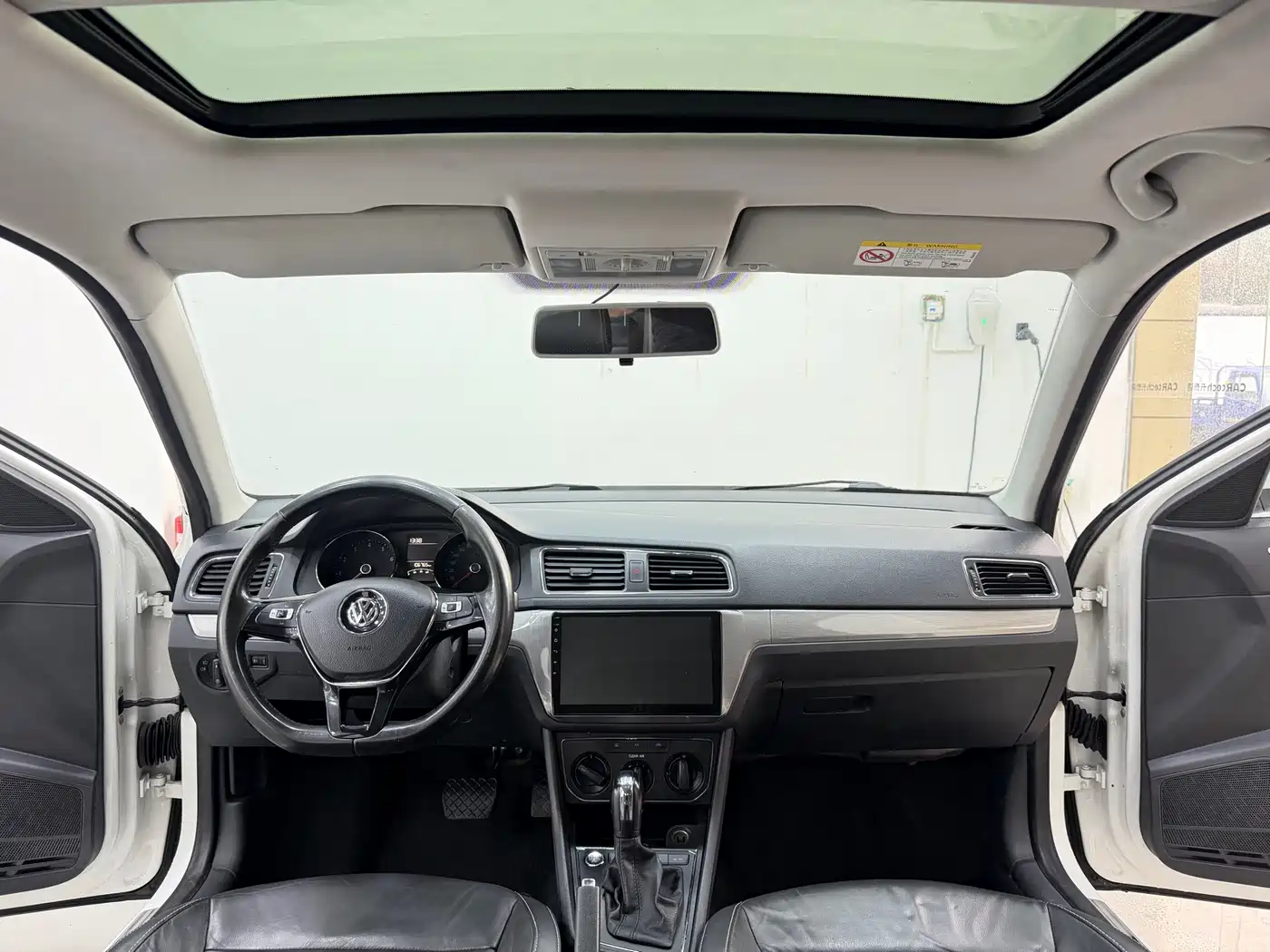 Volkswagen Lavida 2017 1.6L Automatic Comfort Edition фото 6