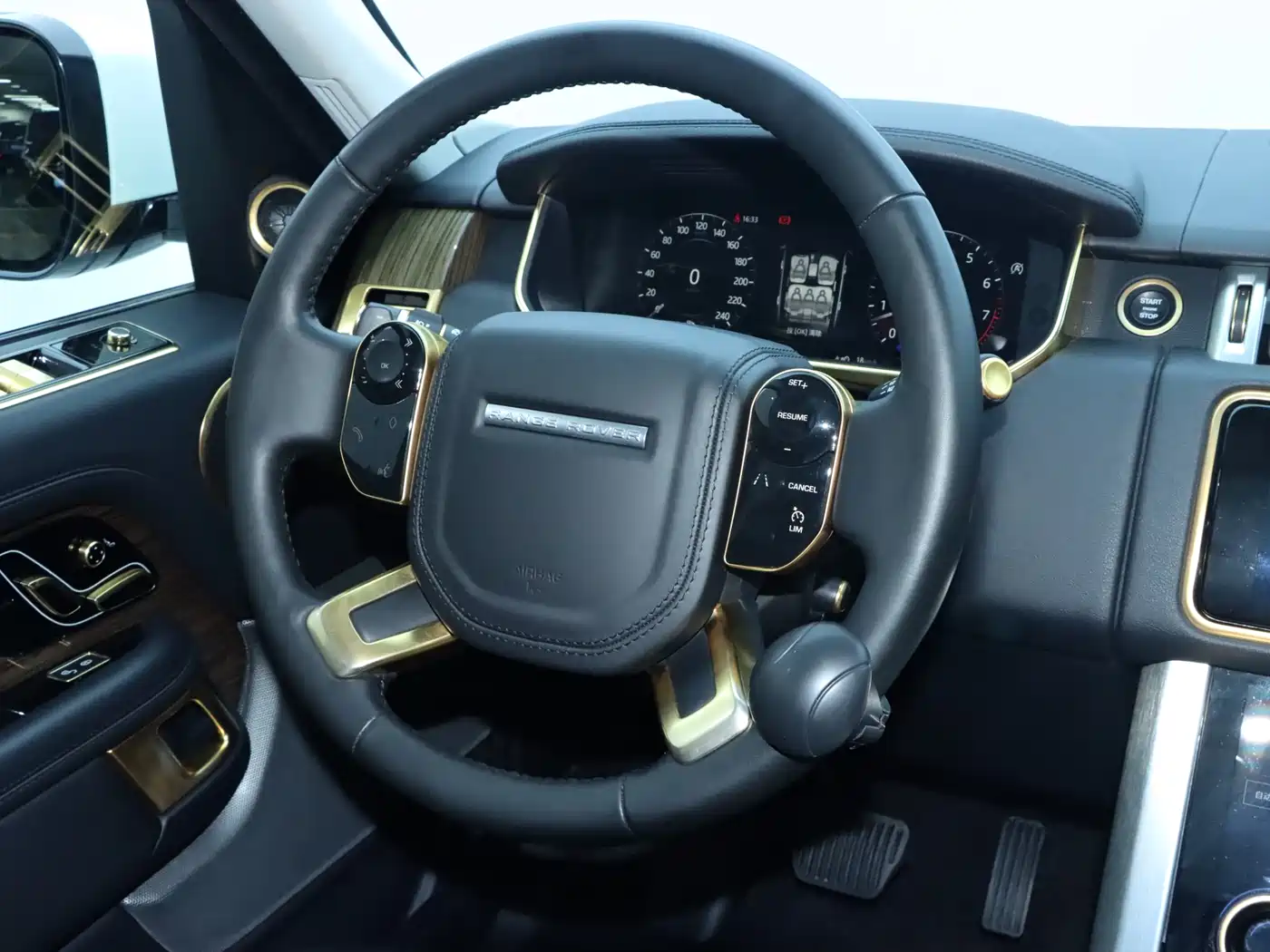Land Rover Range Rover 2018 3.0 SC V6 Golden Age Edition фото 17