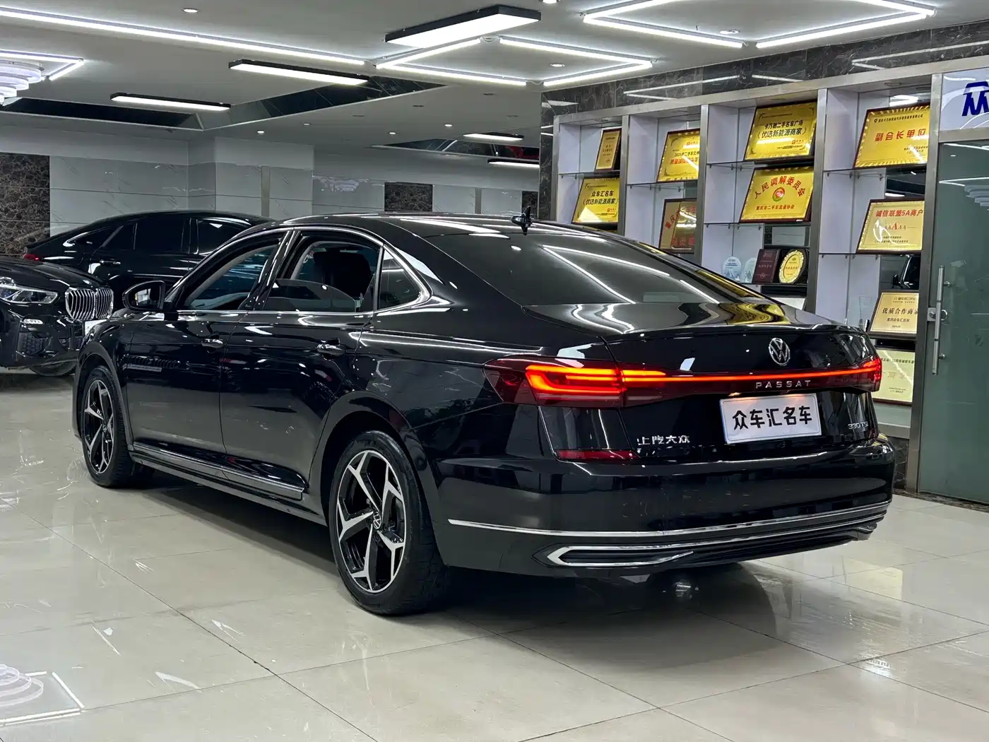 Volkswagen Passat 2024 330TSI Starlight Elite Edition фото 4