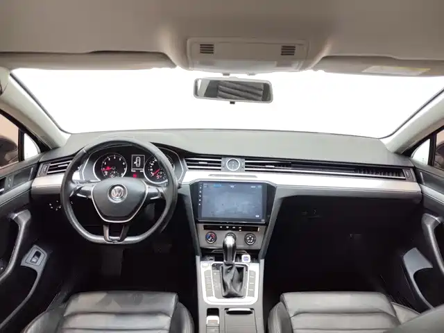 Photo 8 - Volkswagen Magotan
