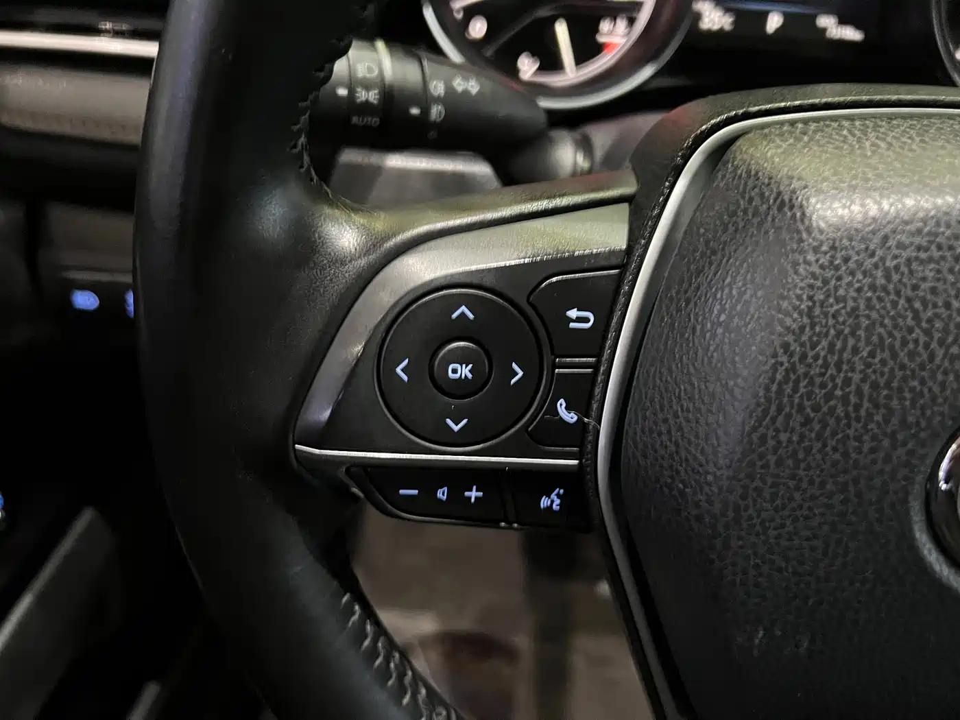 Toyota Camry 2018 2.5G Luxury Edition фото 15
