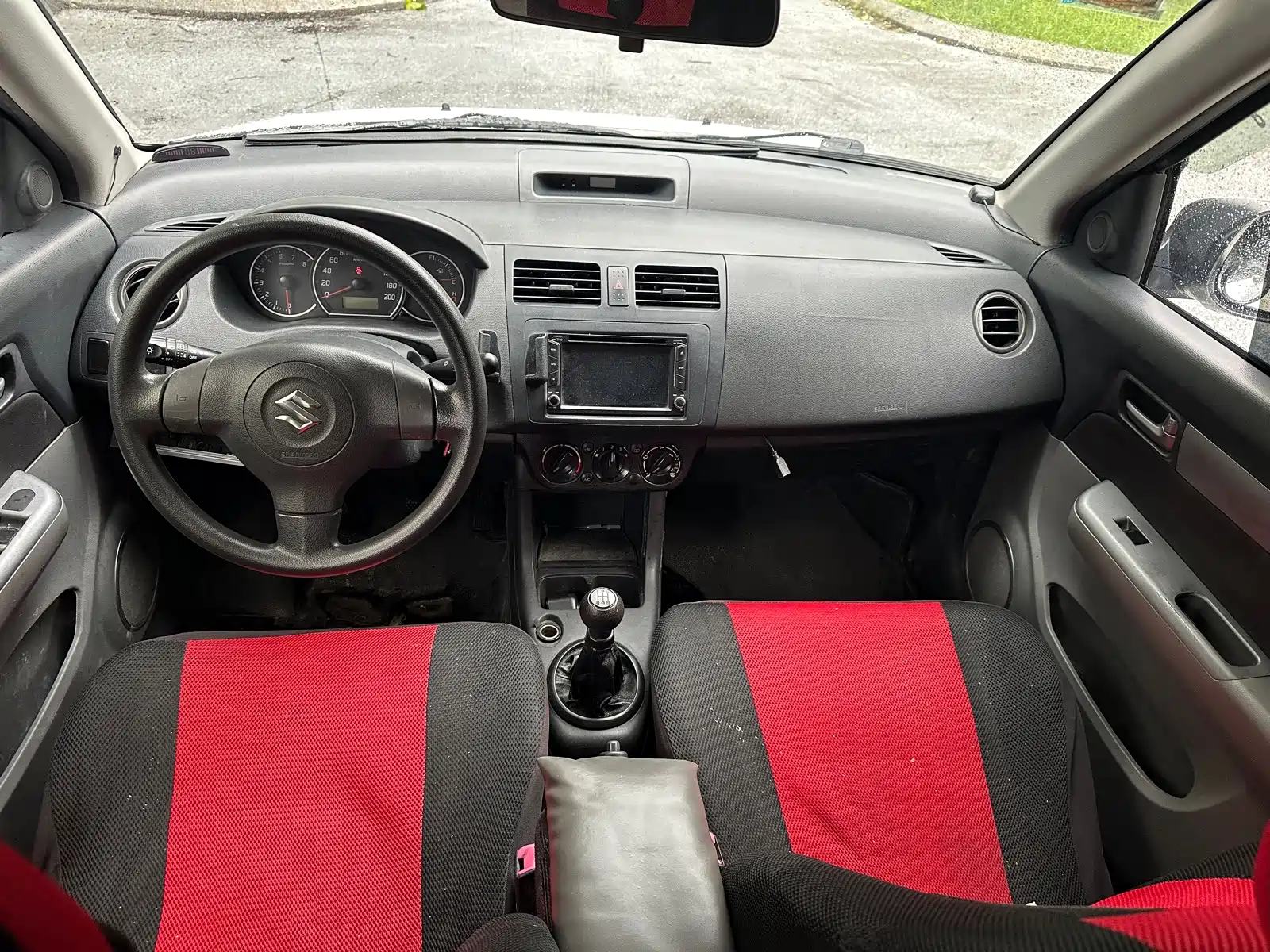 Фото 8 - Suzuki Swift