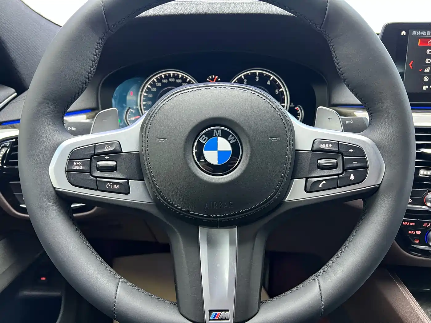 BMW 6 Series GT 2018 640i xDrive M Sport Package фото 13