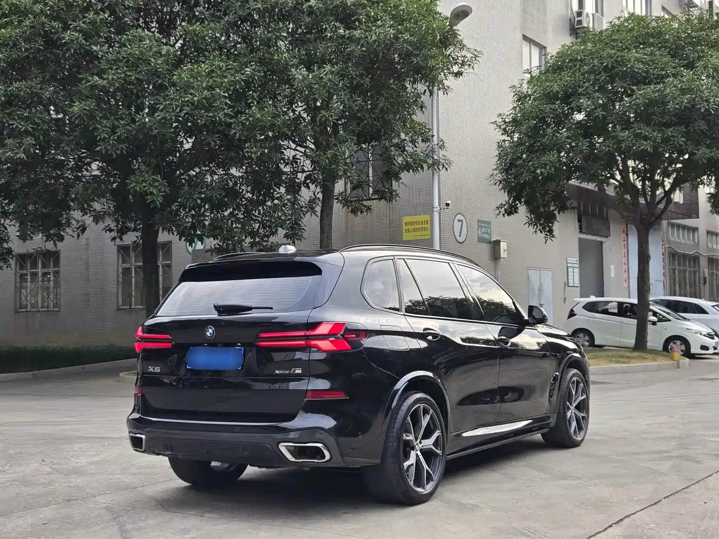 BMW X5 2023 xDrive 30Li Premium M Sport Black Night Package фото 4