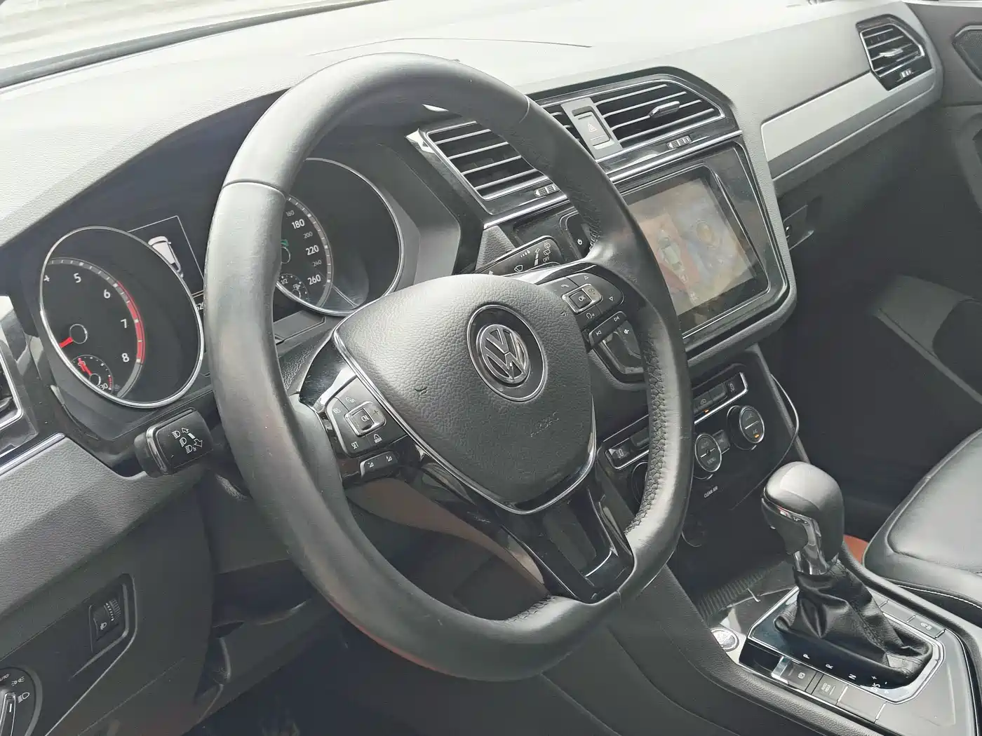 Volkswagen Tiguan L 2017 330TSI Automatic 2WD Comfort Edition фото 9