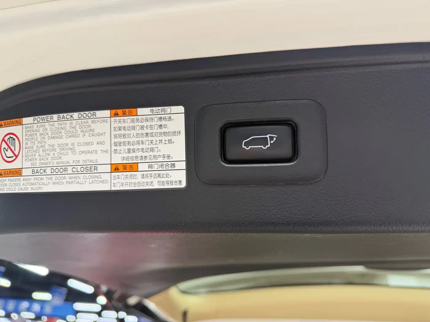 Toyota Alphard 2019 Hybrid 2.5L Luxury фото 18