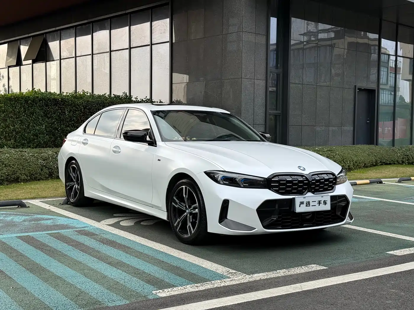 BMW 3 Series 2023 325Li M Sport Black Night Package фото 3