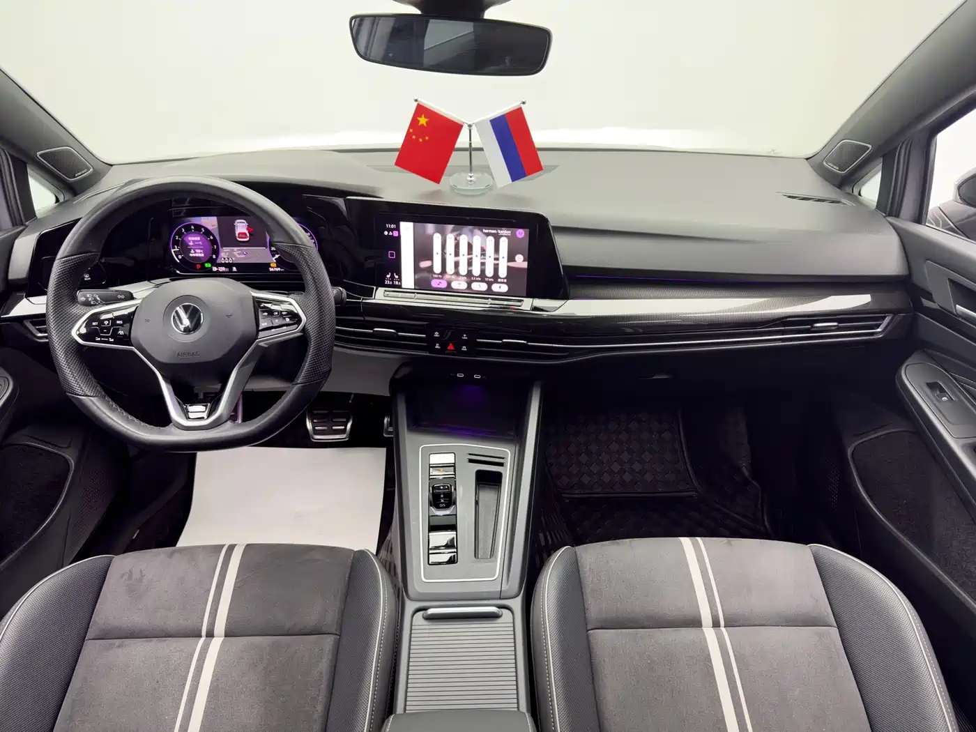 Volkswagen Golf 2023 Facelift 280TSI DSG R-Line фото 17