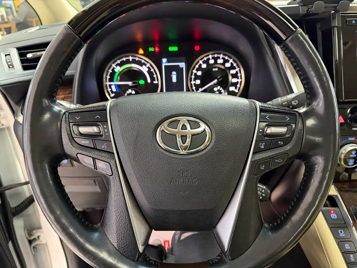 Toyota Alphard 2019 Hybrid 2.5L Luxury фото 7