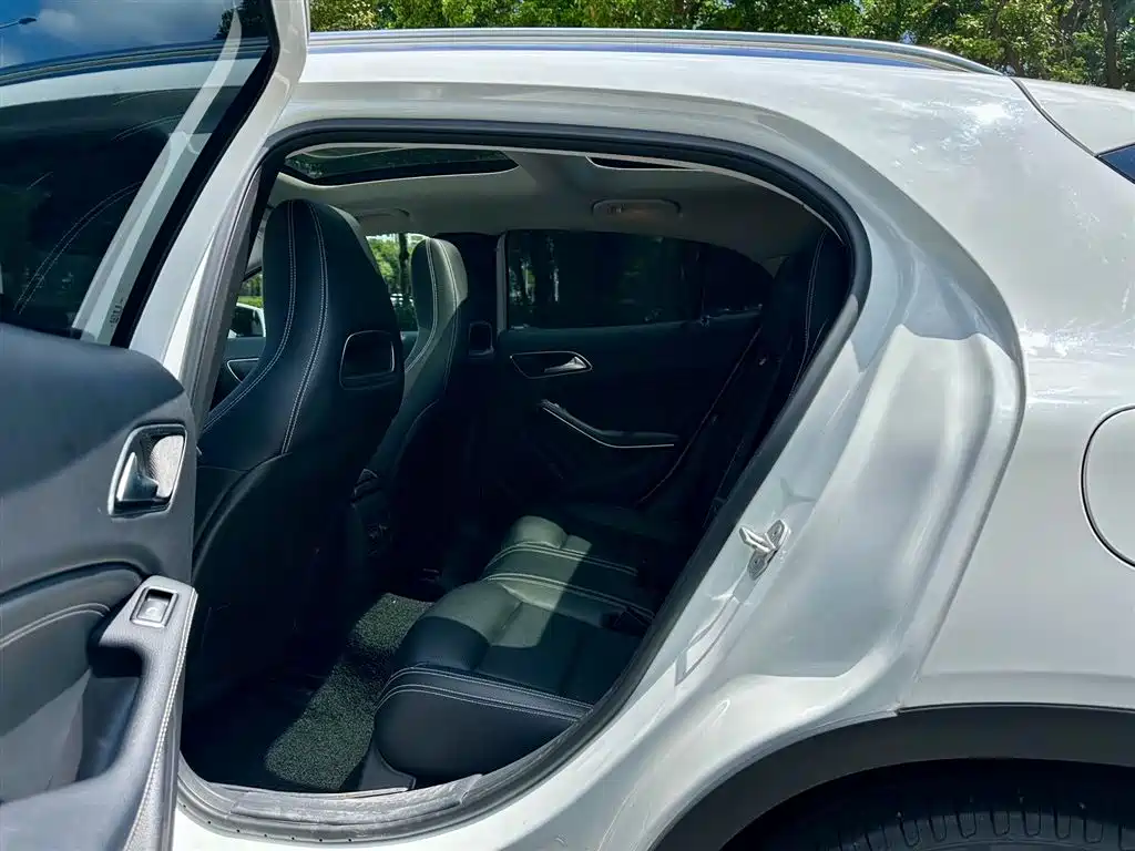 Mercedes-Benz GLA 2017 GLA 200 Dynamic фото 7