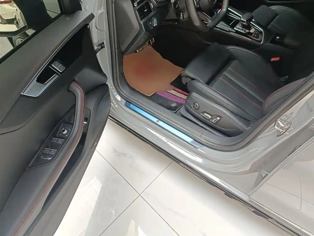 Audi A4L 2025 2 Million Celebration Edition 40 TFSI Luxury Dynamic фото 16