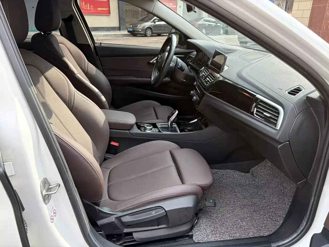 BMW 1 Series 2021 120i M Sport фото 9