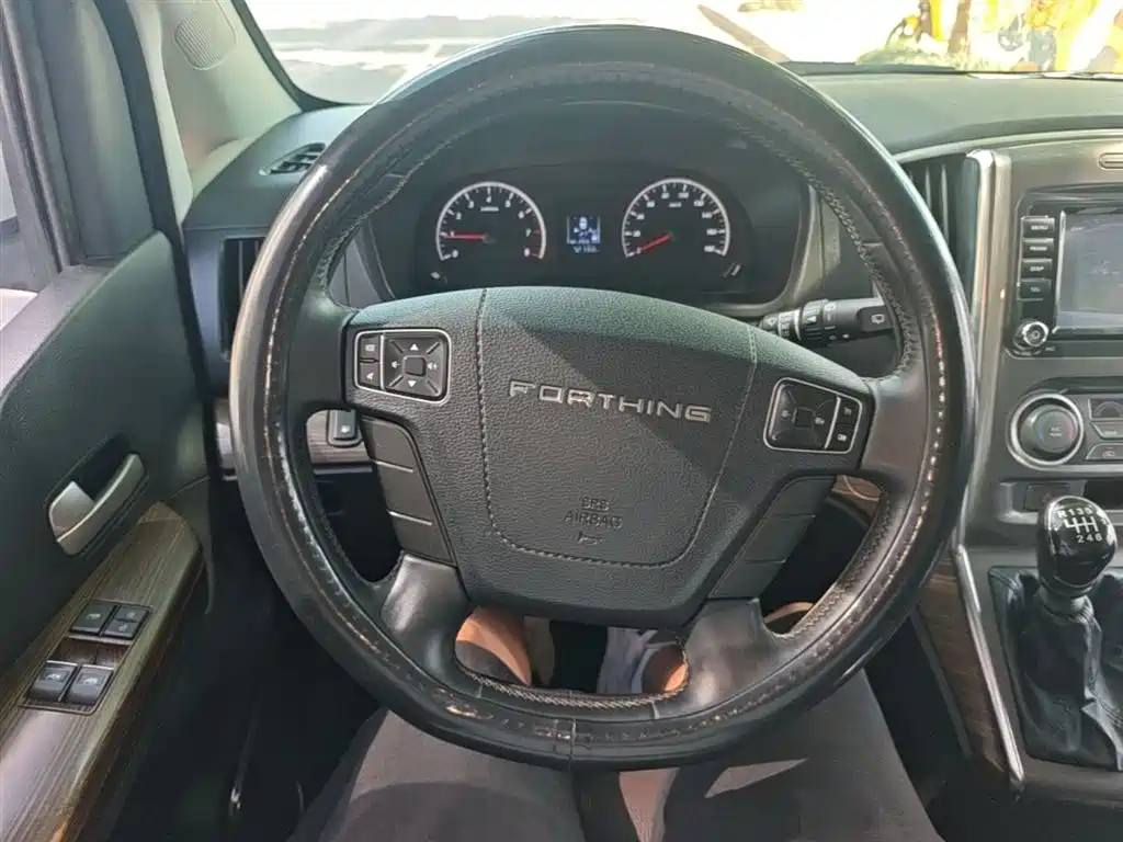 Dongfeng Fengxing Lingzhi PLUS 2022 2021 Wagon 2.0L Manual Luxury 7-Seater