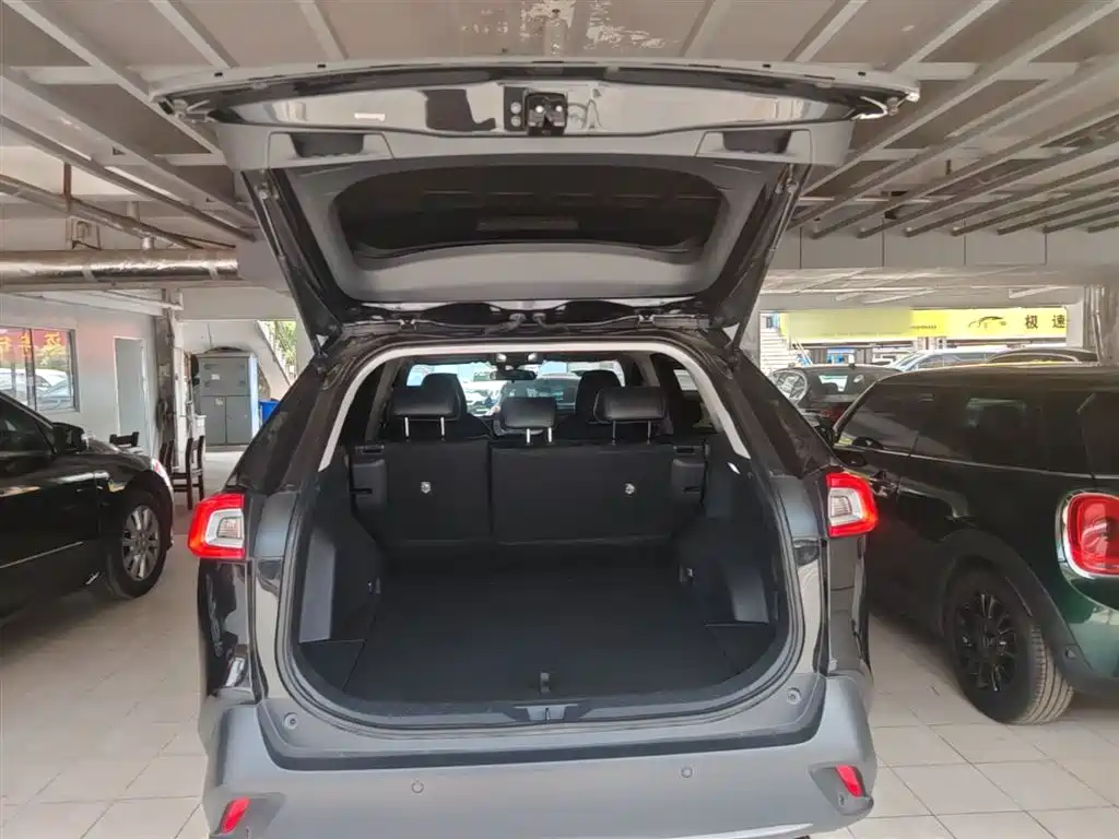 Toyota Wildlander 2023 2.0L CVT FWD LE фото 19