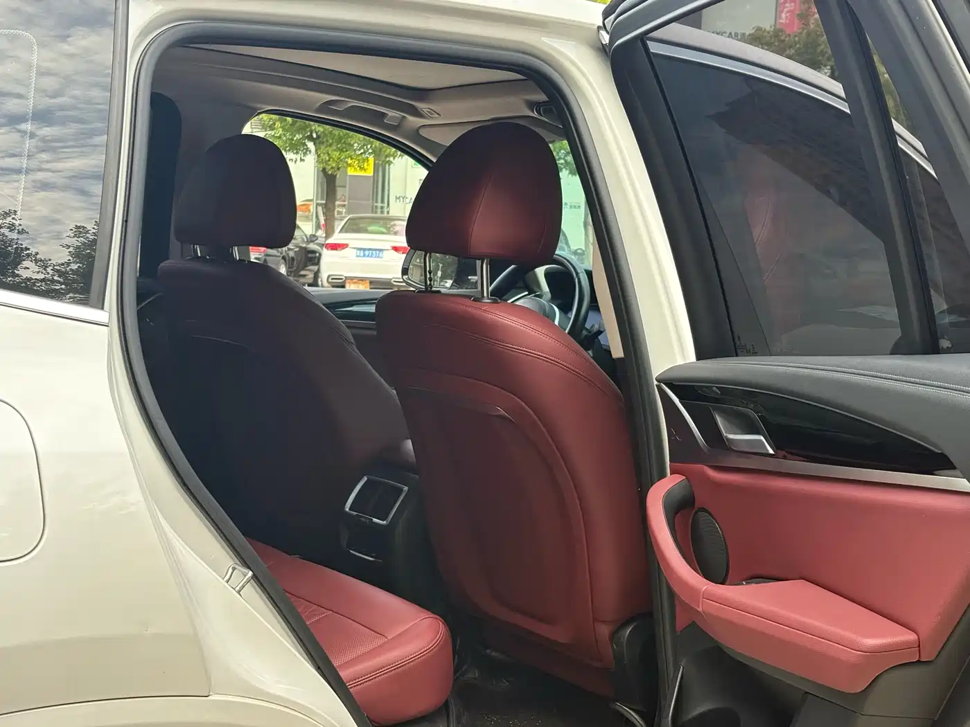 BMW iX3 2022 Leading Edition фото 7