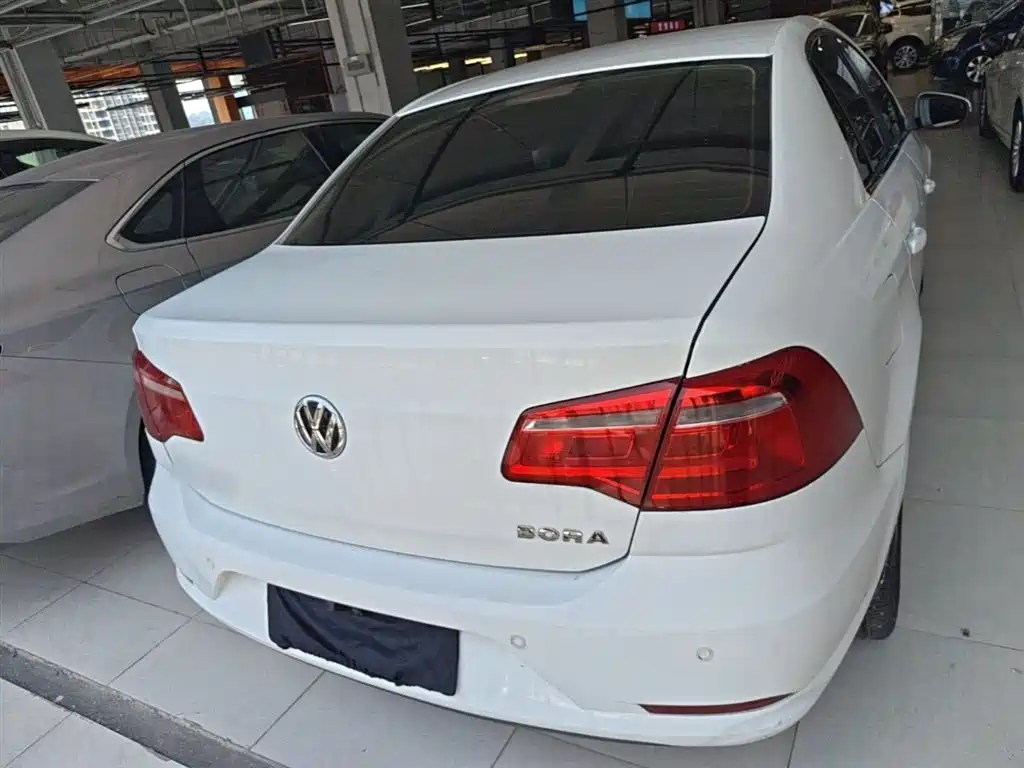Volkswagen Bora 2014 1.6L Automatic Comfort Edition фото 6