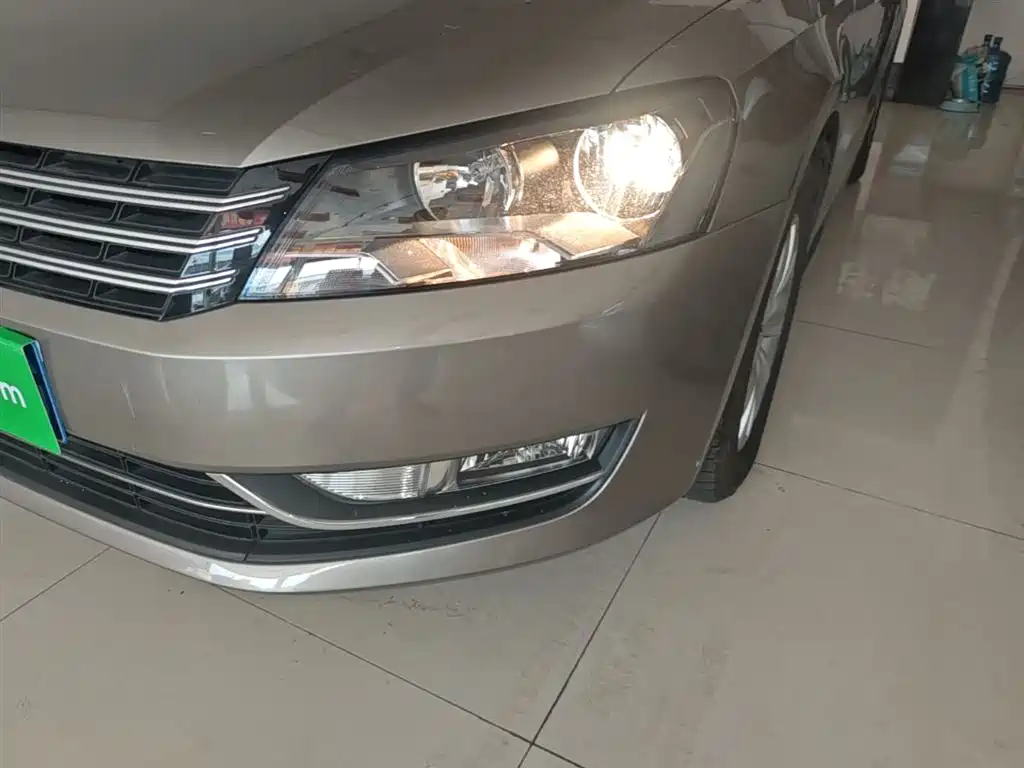 Volkswagen Passat 2015 1.8TSI DSG Honor Edition фото 24