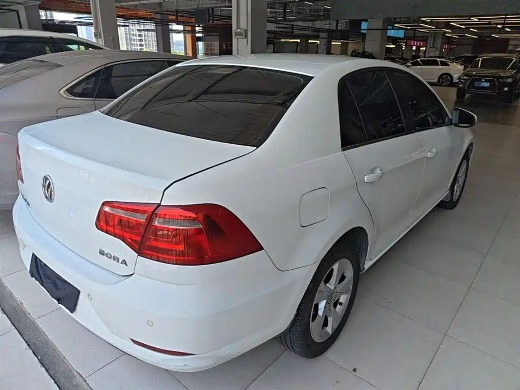 Volkswagen Bora 2014 1.6L Automatic Comfort Edition фото 7