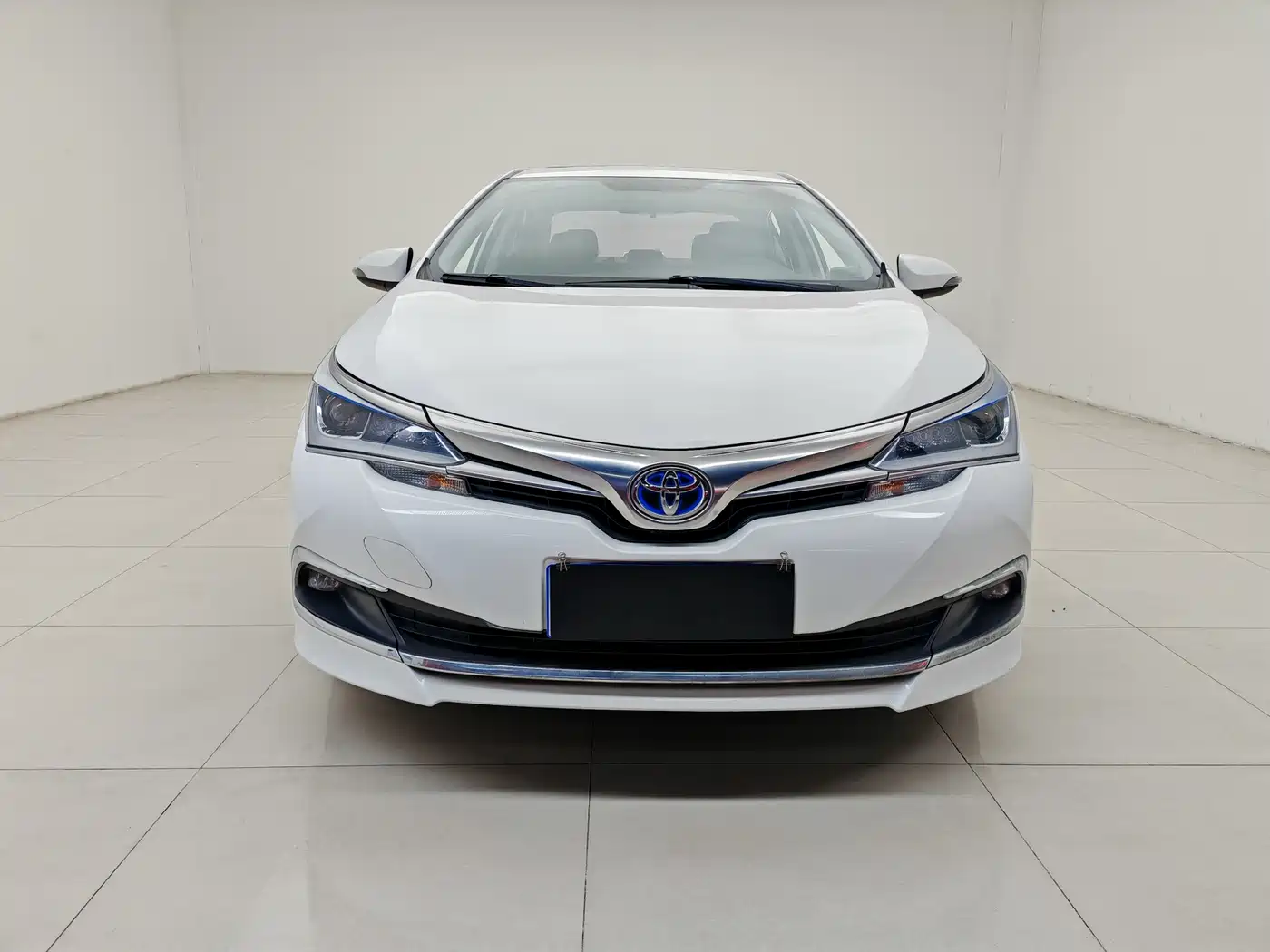 Toyota Corolla 2017 Facelift Hybrid 1.8L E-CVT Leading Edition фото 2