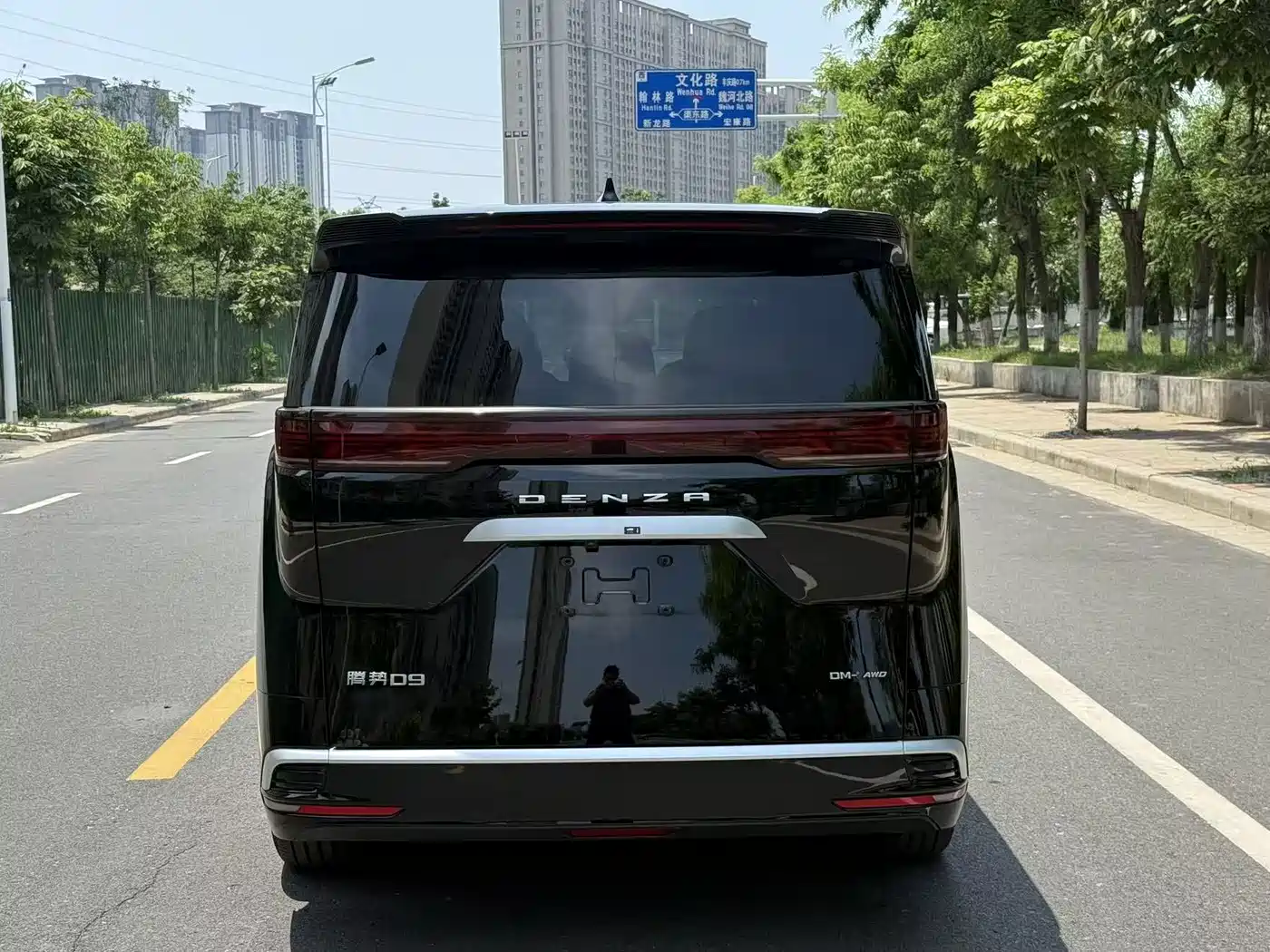 Denza D9 2022 DM-i 970 All-Wheel Drive Honor Edition фото 6