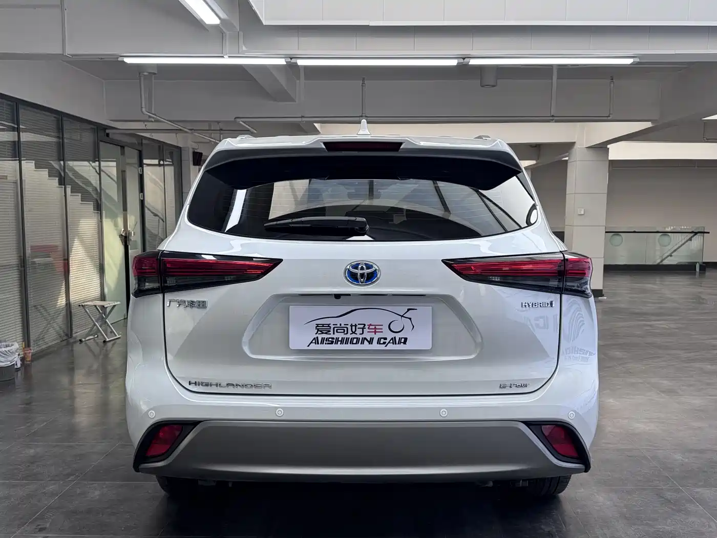 Toyota Highlander 2023 2.5L Smart Hybrid Dual Engine AWD Luxury 7-Seater фото 6