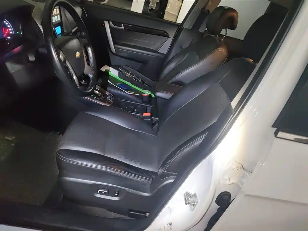 Chevrolet Captiva 2015 2.4L AWD Flagship 7-Seater фото 8