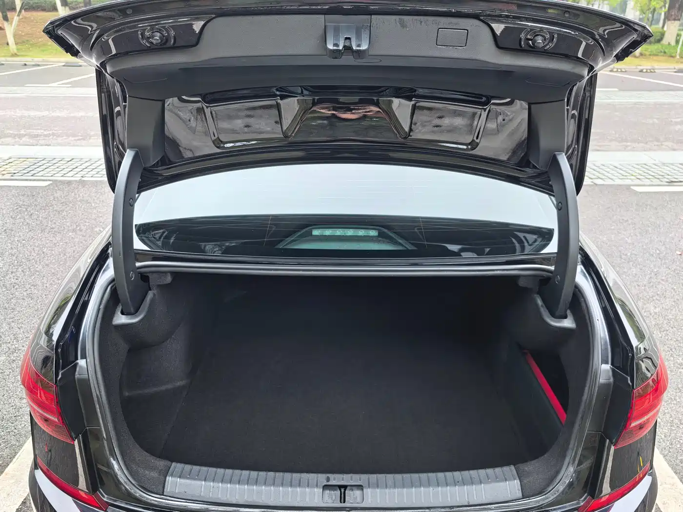 Volkswagen Passat 2021 Model 330TSI Luxury Edition фото 10