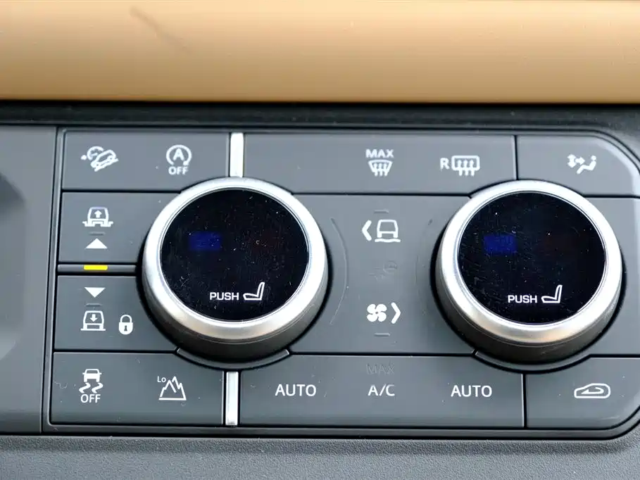 Land Rover Defender 2025 90 3.0T P400 X-Dynamic HSE фото 25