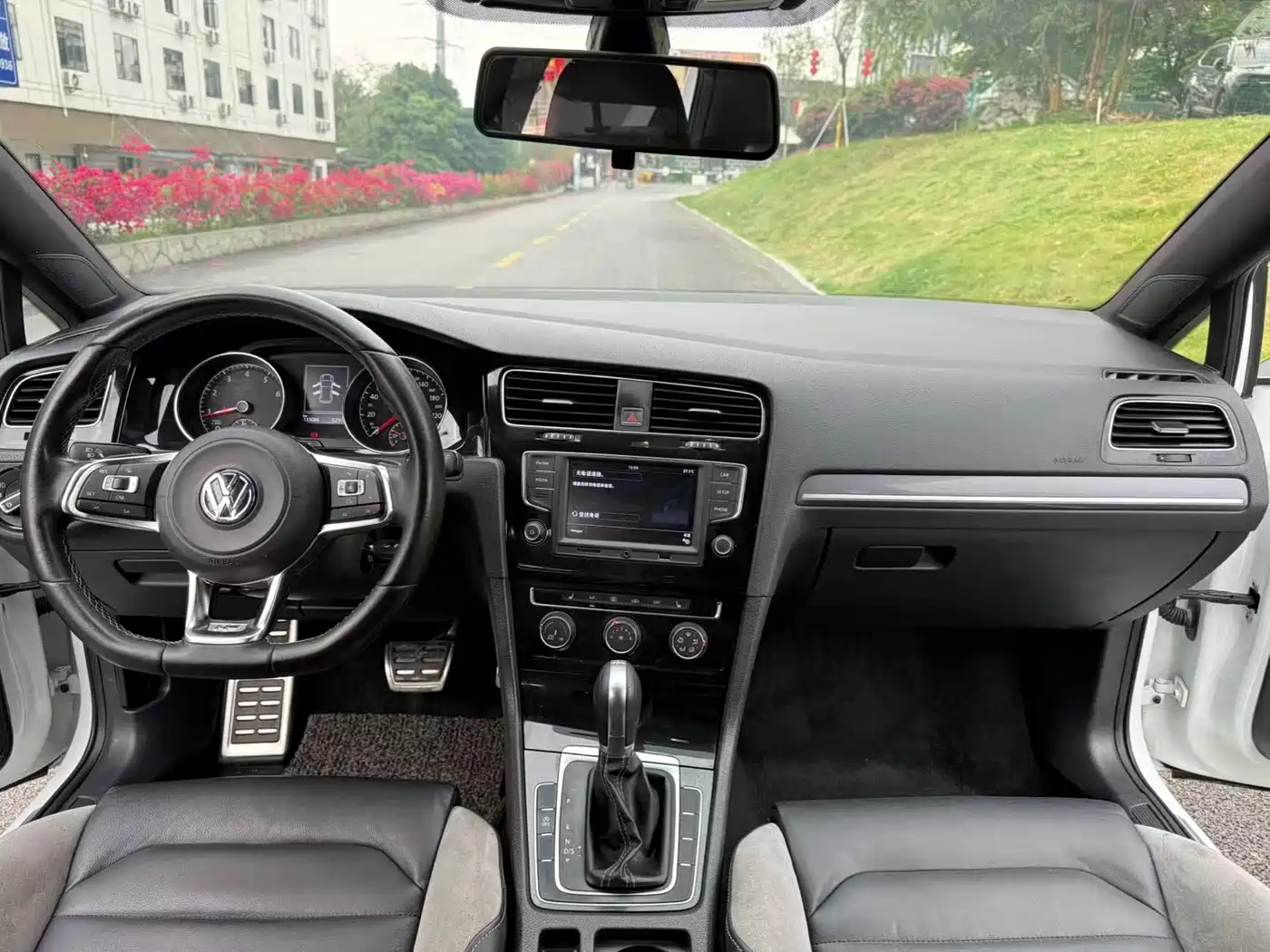 Volkswagen Golf 2016 1.4TSI Automatic R-Line фото 3