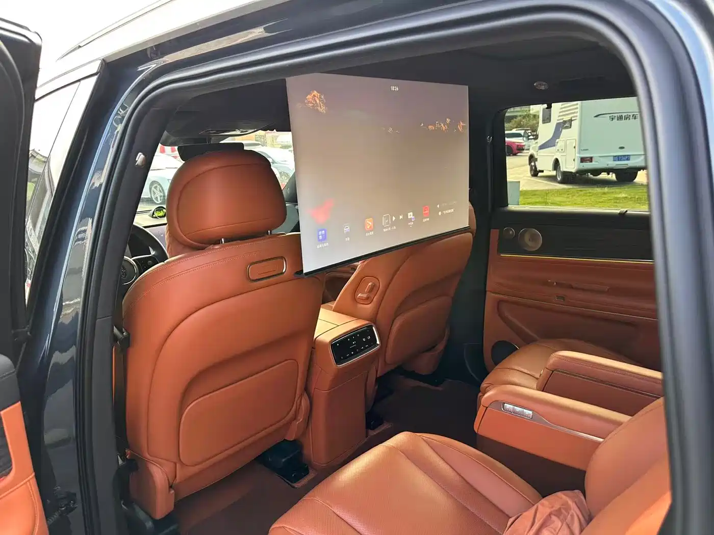 AITO Wenjie AITO M9 2024 Extended Range Ultra 42kWh 6-Seater фото 8