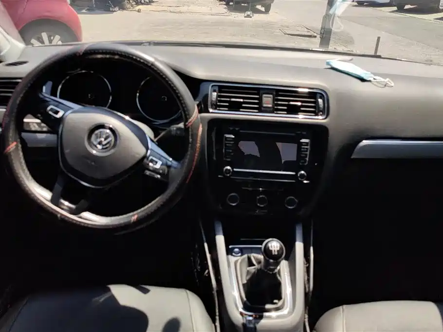 Volkswagen Sagitar 2015 1.6L Manual Comfort фото 12