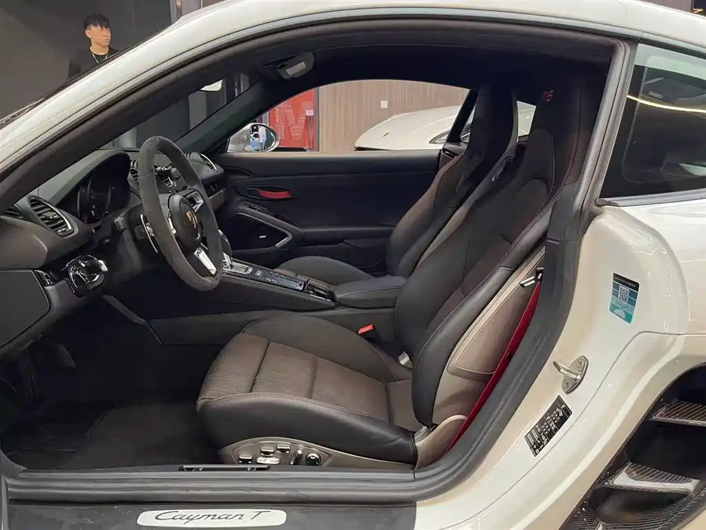 Porsche 718 2019 Cayman T 2.0T фото 4