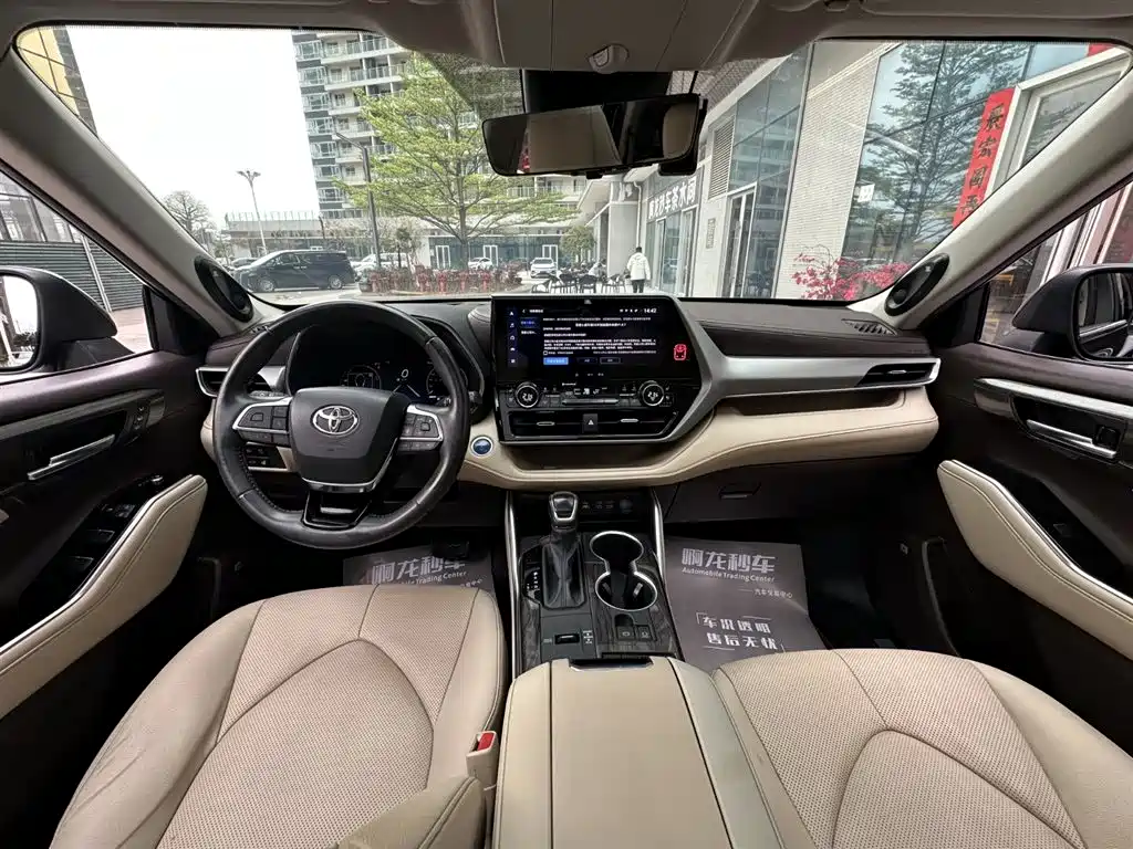 Toyota Highlander 2022 Dual Engine 2.5L 4WD Supreme Edition 7-Seater фото 15