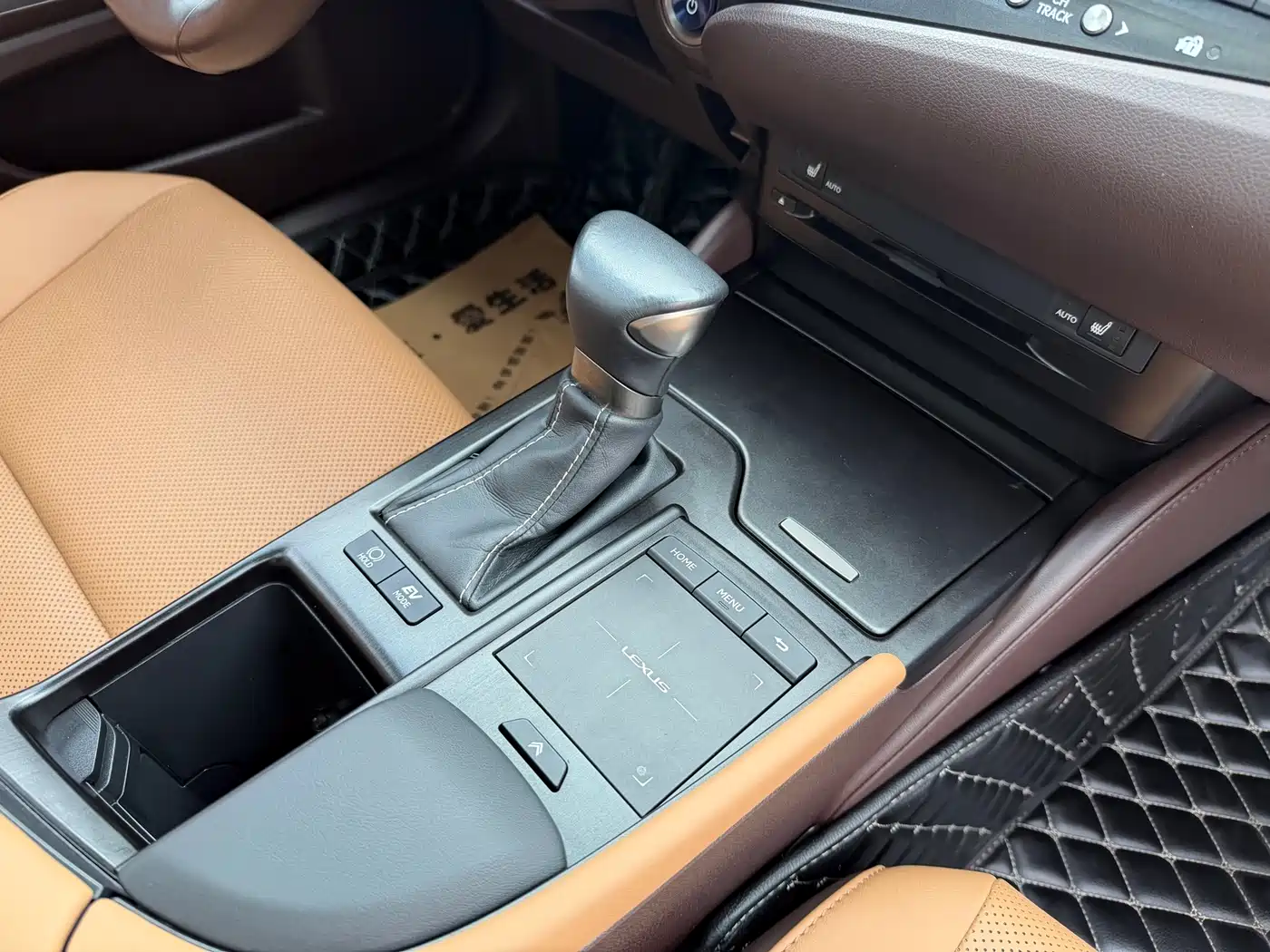 Lexus ES 2018 300h Excellence Edition China V фото 12