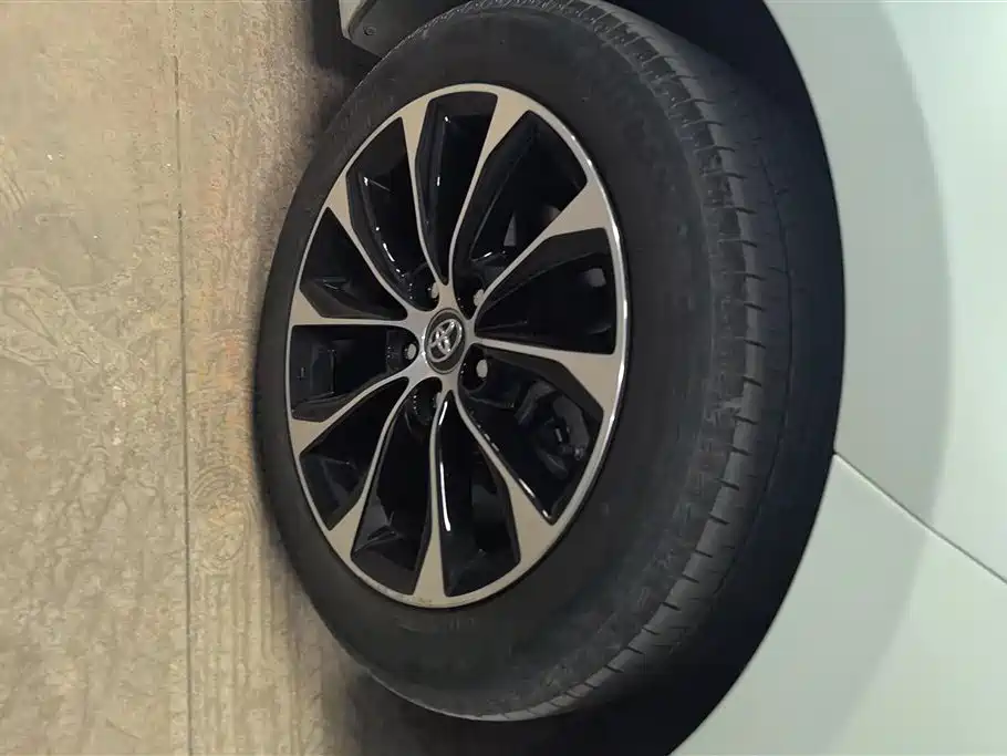 Toyota Avalon 2022 2.0L Luxury Edition фото 6