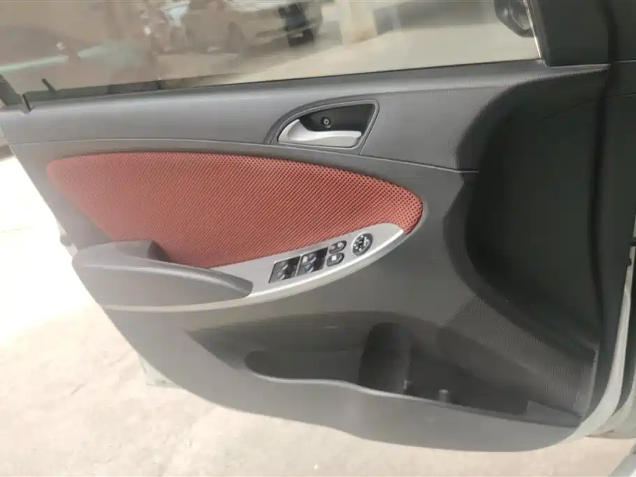 Hyundai Reina 2014 1.4L Manual GLX фото 7