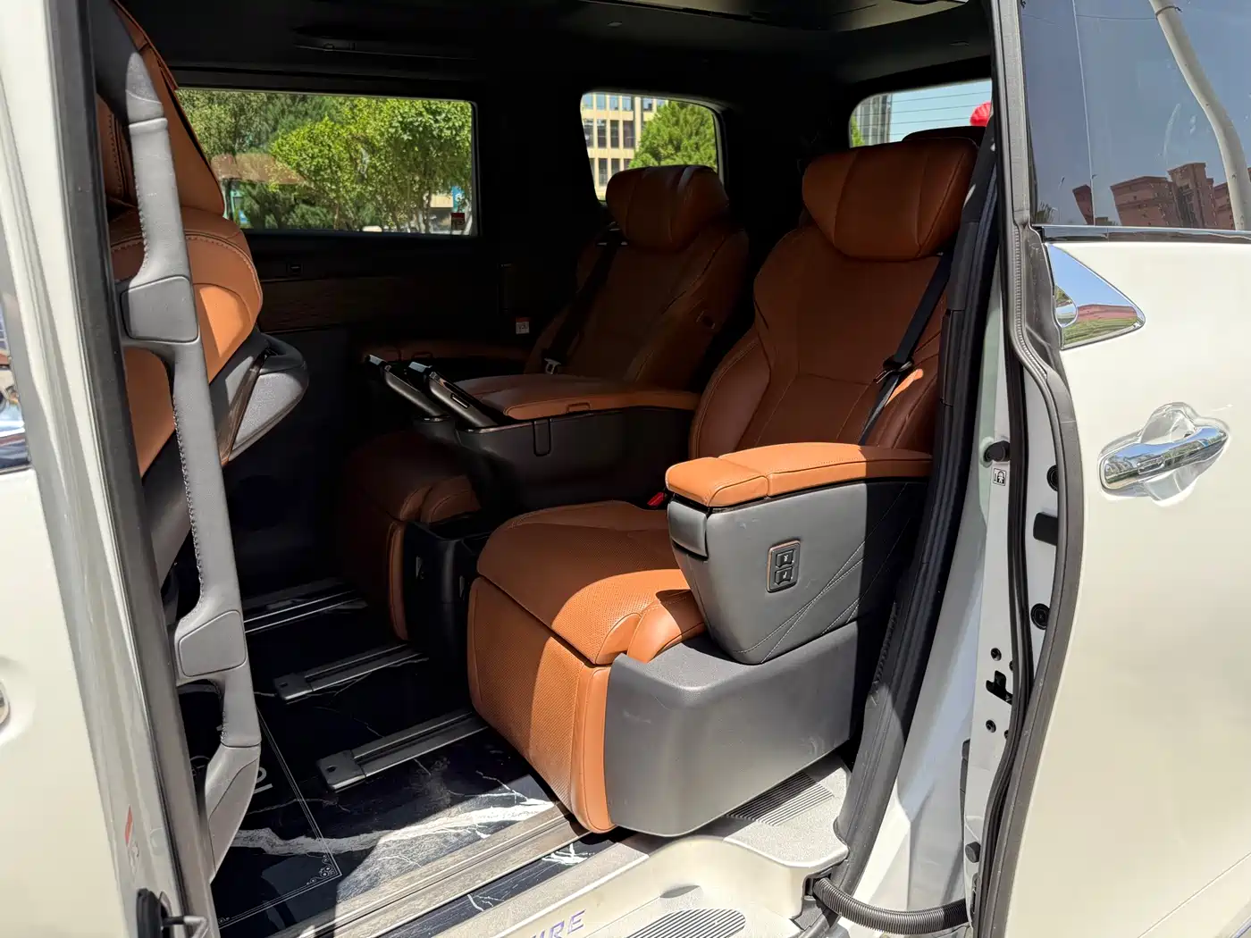 Toyota Vellfire 2024 Crown Hybrid 2.5L Executive Premium Edition фото 8