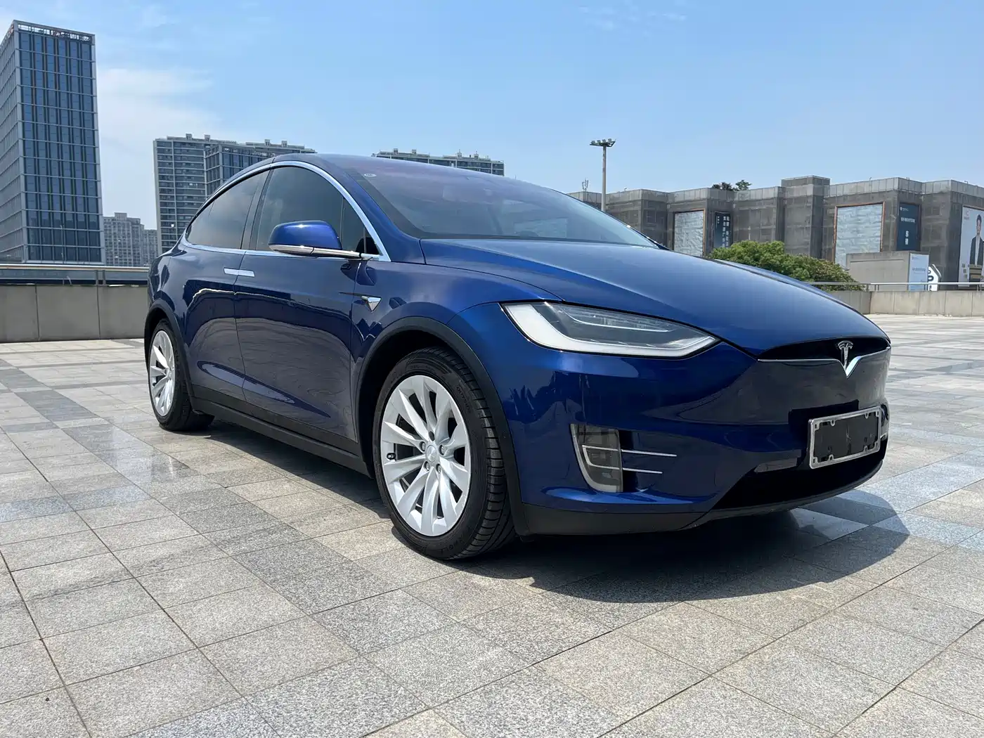TESLA MODEL X