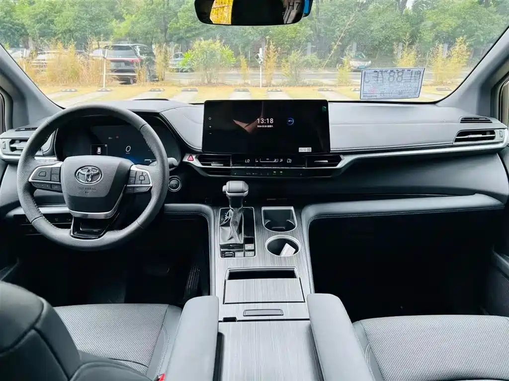 Toyota Granvia 2026 Model 2.5L Hybrid Premium PLUS Edition фото 5