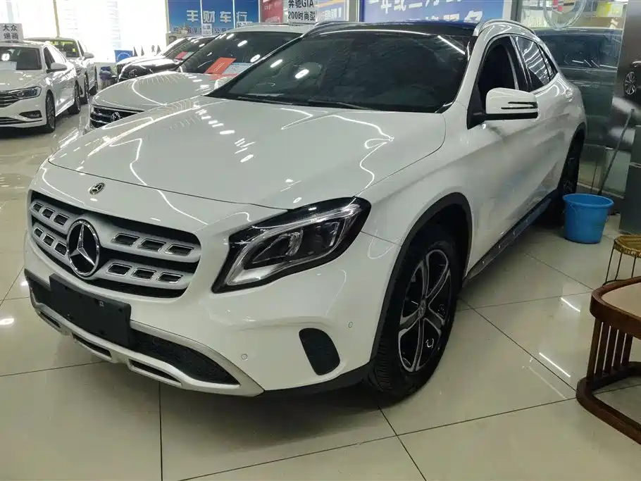 Mercedes-Benz GLA 2018 GLA 200 Fashion