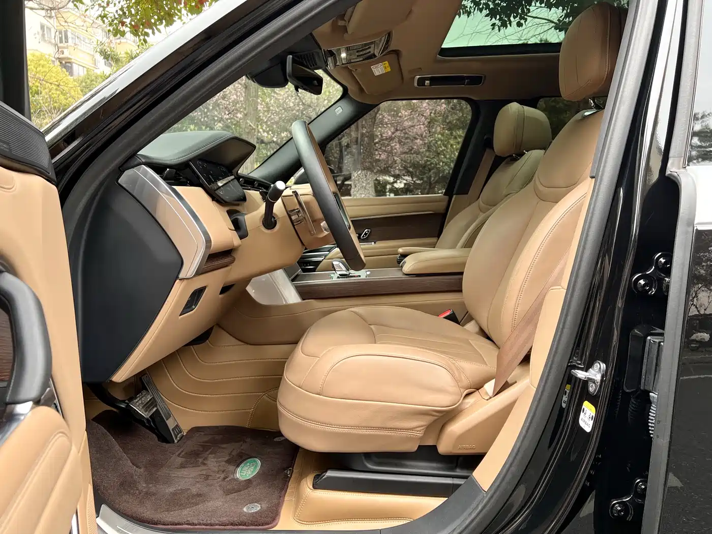 Land Rover Range Rover 2024 3.0 L6 400PS Genesis Extended фото 8